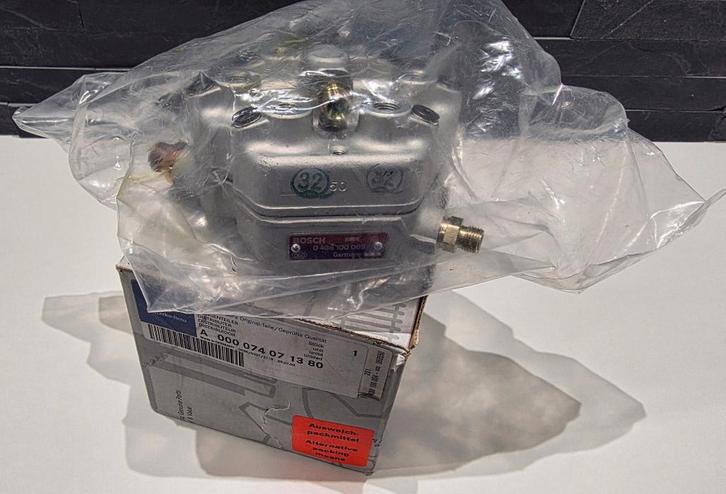 A0000740713 0438100069 Mercedes Brandstofverdeler M110 280, Auto-onderdelen, Brandstofsystemen, Mercedes-Benz, Oldtimer onderdelen