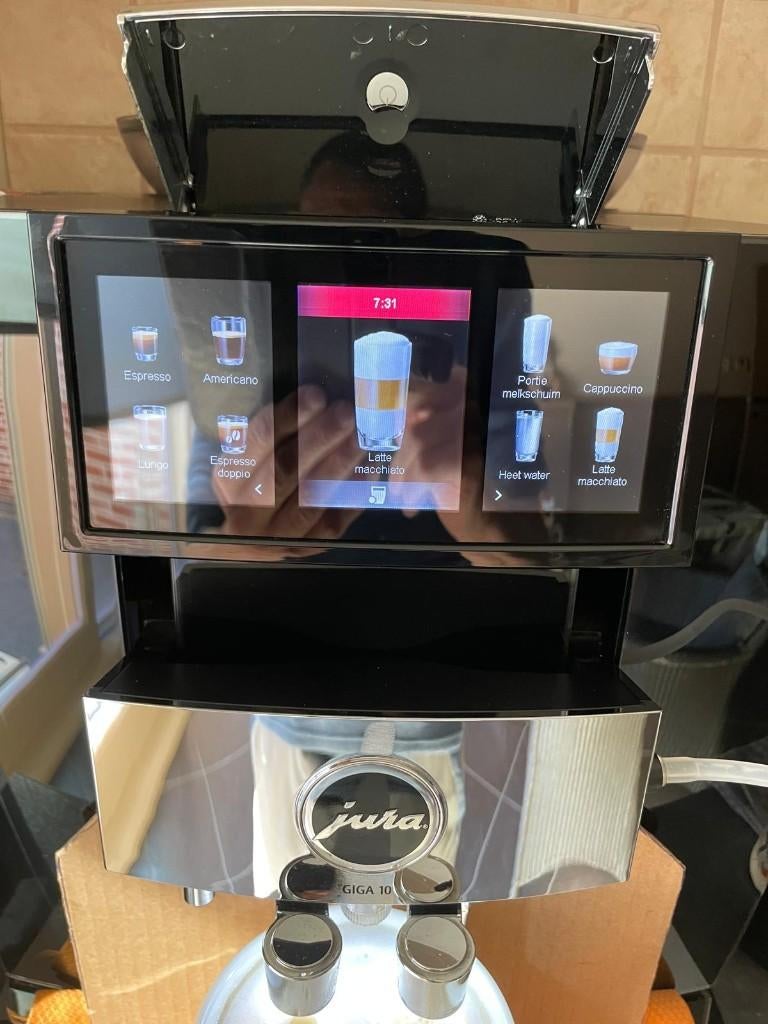 JURA GIGA 10 volautomatische koffiemachine, Ophalen, Koffiemachine, Zo goed als nieuw, 4 tot 10 kopjes