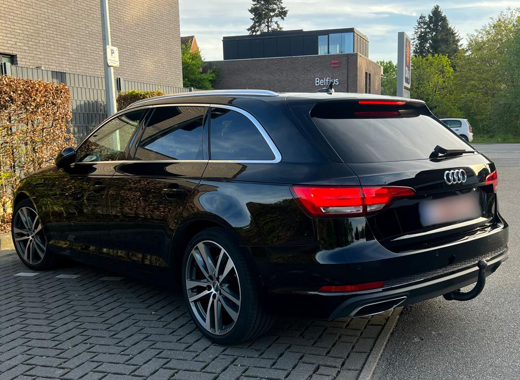 Audi A4 Avant van het jaar 2019 te koop!, Automaat, Euro 6, A4, Zwart