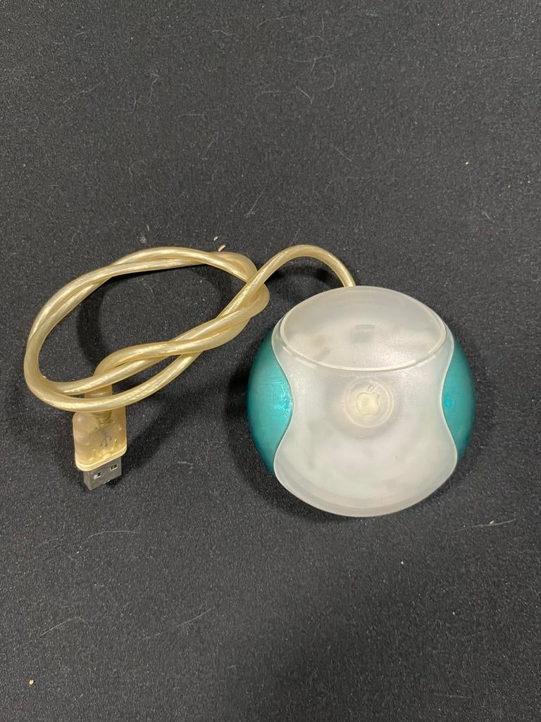 Souris Apple Vintage "Hockey Puck" (1998) - Modèle M4848, Computers en Software, Muizen, Gebruikt, Muis, Bedraad, Ophalen of Verzenden