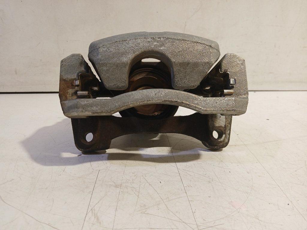 Remklauw links voor Toyota Prius, Onderdelen@venauto.nl, Van der Ven Autorecycling B.V., Ettenseweg 76, 4706 PB Roosendaal, The Netherlands