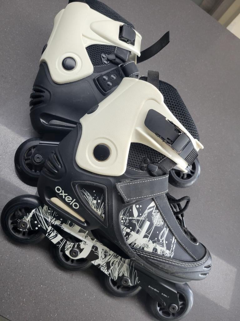 Patins à roues alignées Oxelo taille 42 Très bon état Non ut, Rollers 4 roues en ligne, Comme neuf, Enlèvement, Hommes