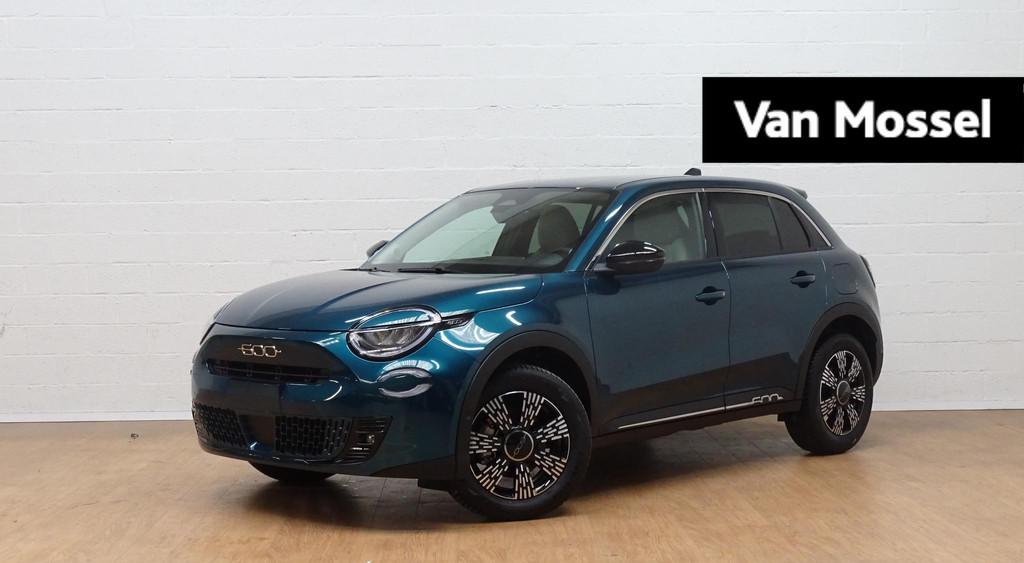 Fiat 600 1.2 Hybrid 145cv DCT La Prima, Auto's, Stof, 110 g/km, 620 kg, https://public.car-pass.be/vhr/087abae6-b040-47f4-9891-2297419d8f29