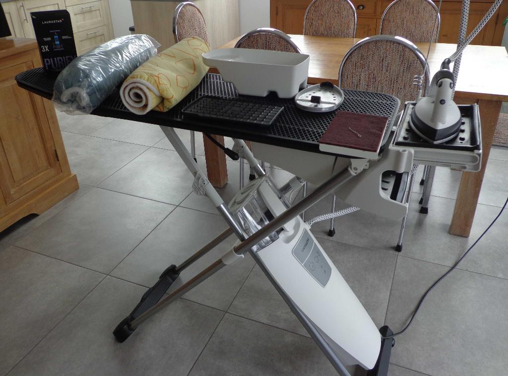 CENTRALE VAPEUR LAURASTAR S PURE comme neuve, Elektronische apparatuur, Strijkijzers en Strijkplanken, Ophalen, Zo goed als nieuw