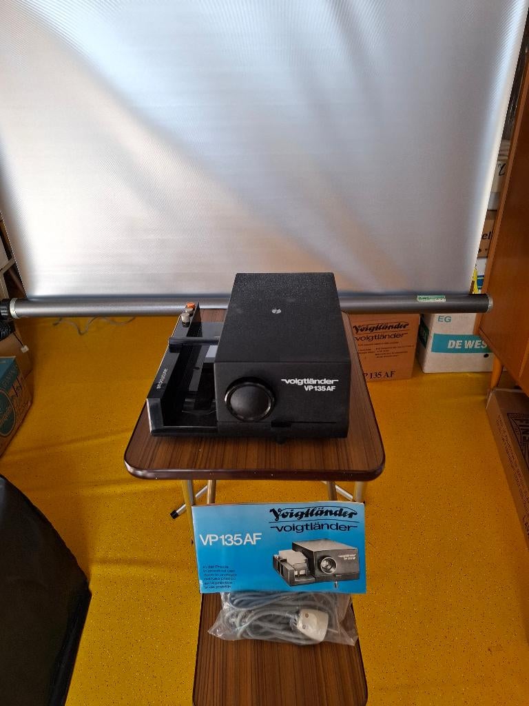 Dia projector + scherm + projectietafel, Audio, Tv en Foto, Ophalen, Gebruikt, Met scherm