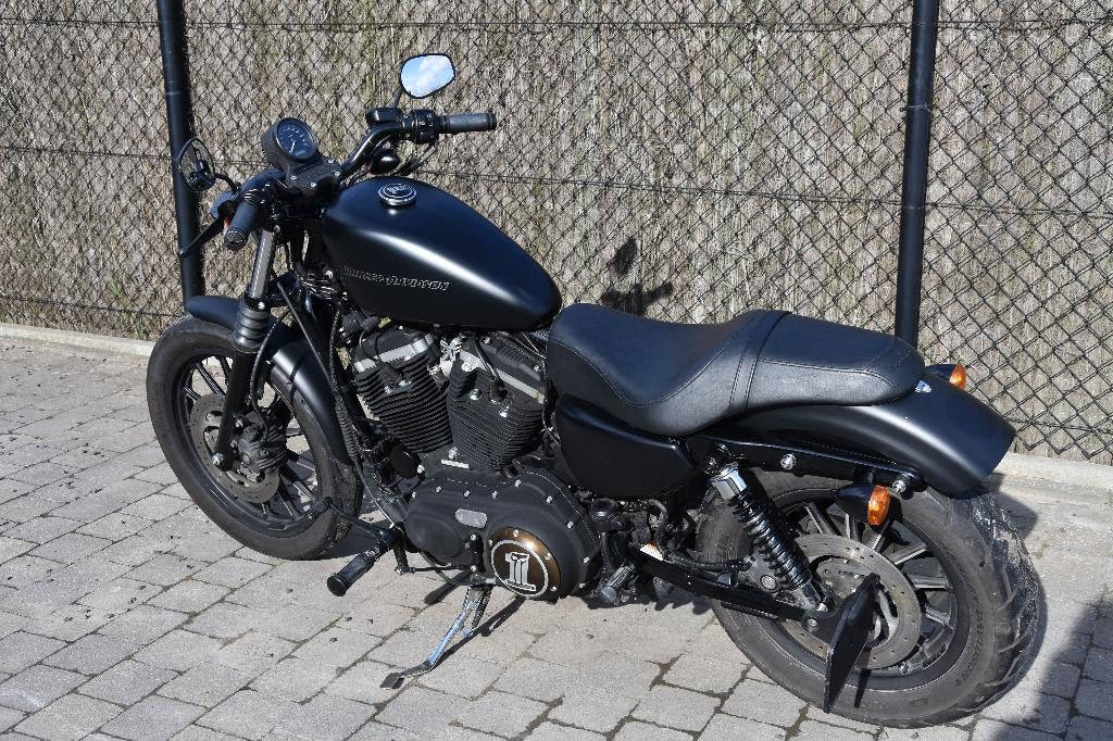 Harley Davidson Iron 883 Black