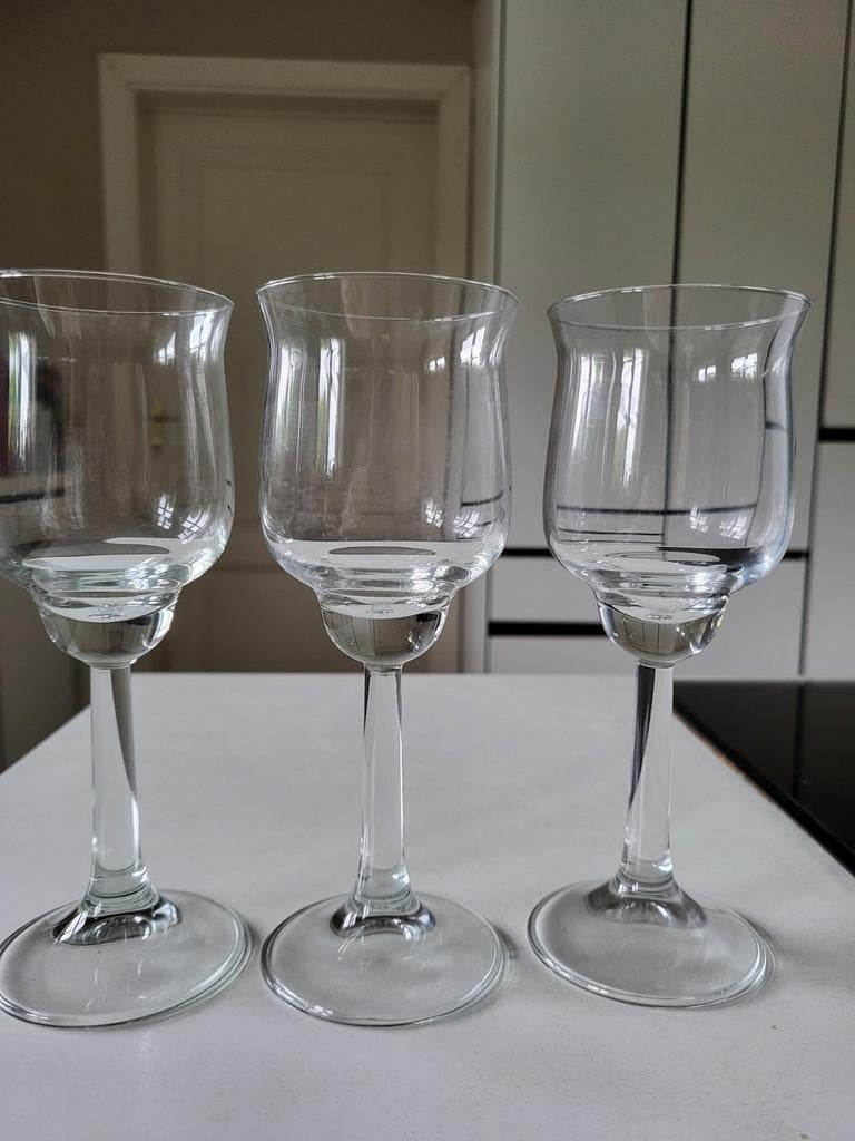 Witte wijn-, champagne- en waterglazen, Ophalen