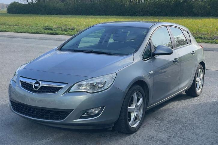 Opel Astra Cosmo 1.4 benzine, Auto's, Opel, Particulier, Astra, ABS, Airbags, Airconditioning, Bluetooth, Boordcomputer, Centrale vergrendeling
