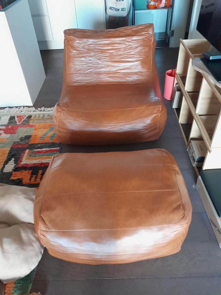 Look alike togo met poef, Ophalen