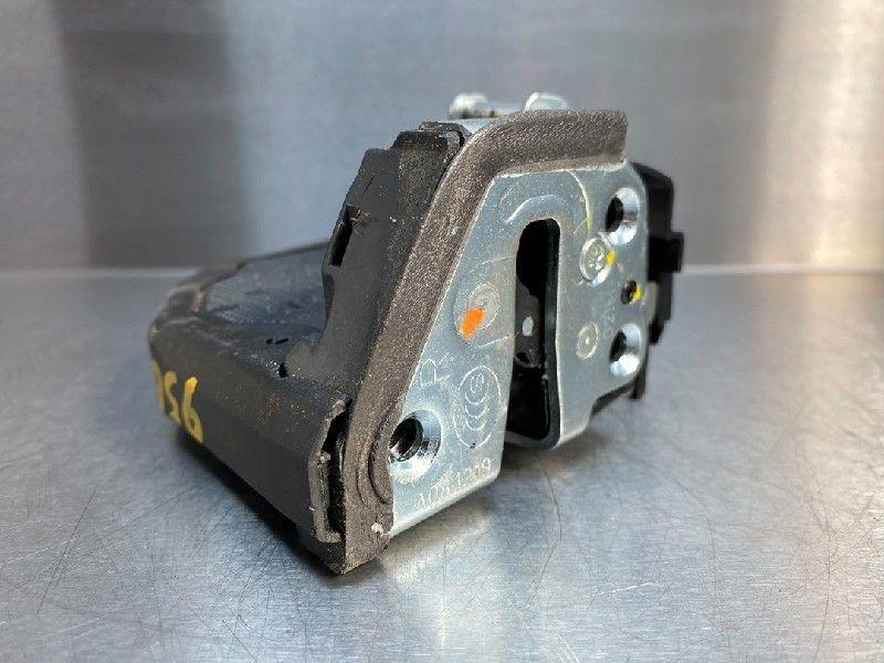 SERRURE DE PORTE RODS ARRIÈRE DROIT Toyota Auris (E18), Utilisé, Toyota