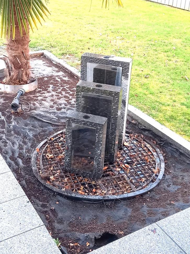 Fontein , volledig met pomp en kuip, Tuin en Terras, Waterpartijen en Fonteinen, Gebruikt, Fontein, Ophalen