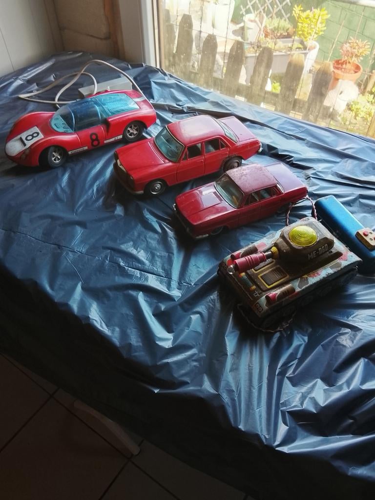 Jouets vintage en tôle, Ophalen
