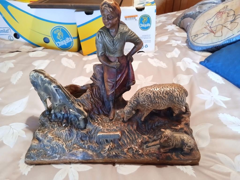 Beeld van herderin(bergere) met schapen in kalk, Verzamelen, Ophalen