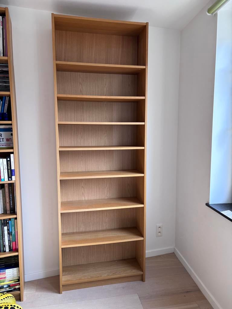 2 armoires bibliothèque Billy Ikea avec surmeuble, Maison & Meubles, Armoires | Bibliothèques, Enlèvement, Comme neuf, Chêne