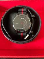 montre design à cadran Turntables noir et rouge, Bijoux, Sacs & Beauté, Comme neuf, Rouge