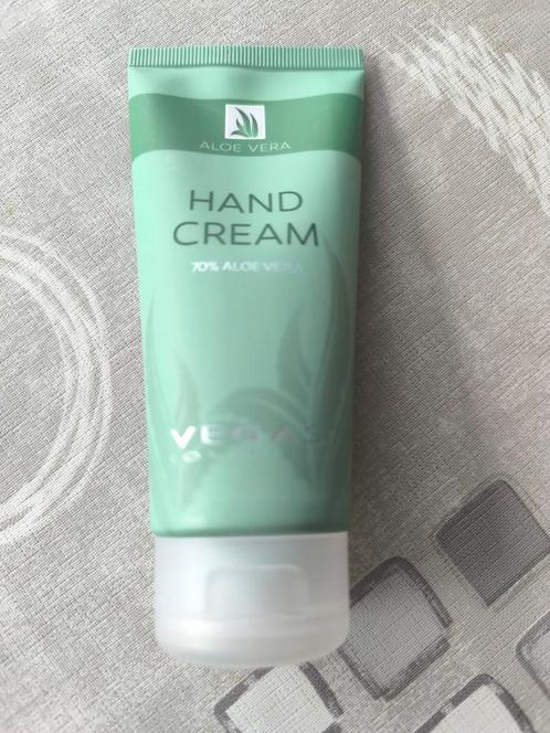 Aloë Vera handcrème Vegas cosmetics (100ml), Handtassen en Accessoires, Uiterlijk | Lichaamsverzorging, Nieuw, Ophalen of Verzenden