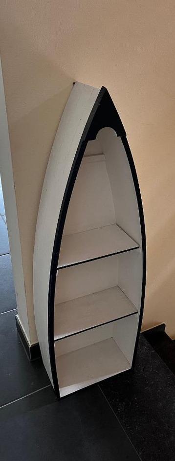 Decoratief kastje in de vorm van een sloep/schip beschikbaar voor biedingen