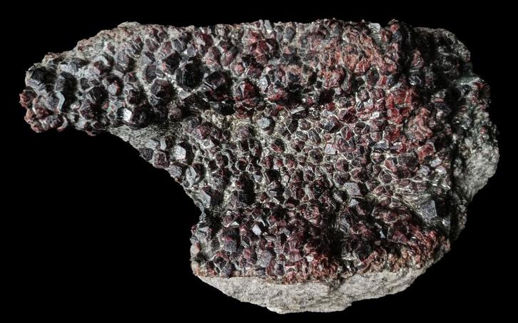 Ex collectie: groot stuk met PYROOP kristallen., Collections, Minéraux & Fossiles, Minéral, Enlèvement ou Envoi