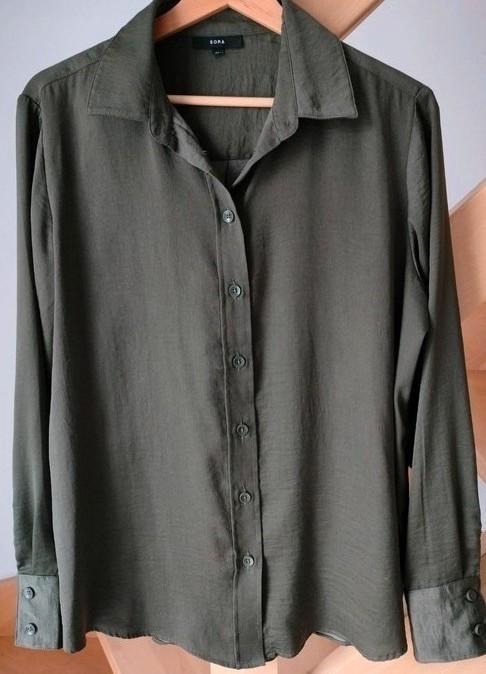 Mooie zijdeachtige blouse. Sora. Large. Los model. Khaki, Kleding | Dames, Blouses en Tunieken, Zo goed als nieuw, Maat 42/44 (L)