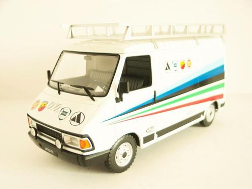 1/18 - M IXO - Fiat 242 (assistance à l'équipe de rallye Aba, Hobby & Loisirs créatifs, Voitures miniatures | 1:18, Neuf, Enlèvement ou Envoi