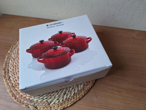 Nieuw Le creuset set van 4 mini Stoofpannen, Huis en Inrichting, Keuken | Potten en Pannen, Nieuw, Ophalen of Verzenden