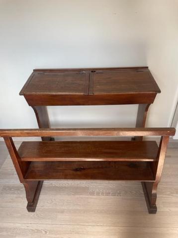 Vintage lessenaar/kinderbureau beschikbaar voor biedingen