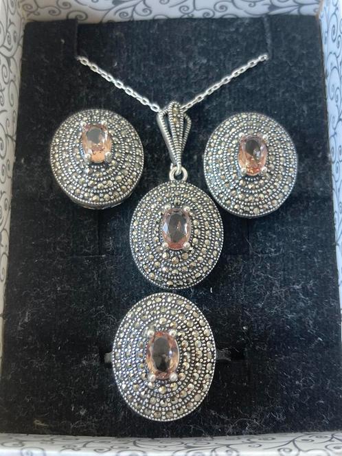 Prachtige zilveren zultaniet setje ( oorbellen en ketting ), Handtassen en Accessoires, Oorbellen, Nieuw, Knopjes of Stekers, Zilver