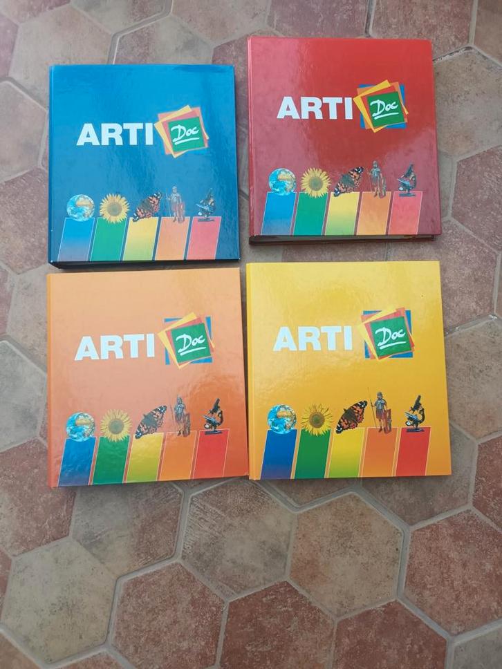 Documentatie van Artis-Historia Publishing., Boeken, Overige Boeken, Gelezen, Ophalen