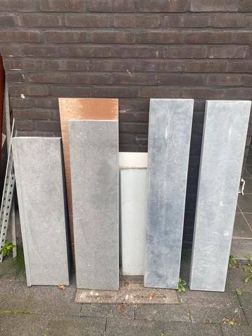 Blauwe steen beschikbaar voor biedingen