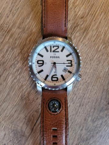 Fossil herenhorloge met kompas  beschikbaar voor biedingen