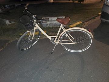 Dames fiets beschikbaar voor biedingen