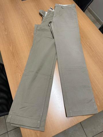 2x Dockers D1 chino broek beige beschikbaar voor biedingen