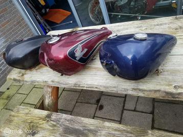 Benzinetank 2x Honda 1x Harley voor Bobber of eigenbouw beschikbaar voor biedingen
