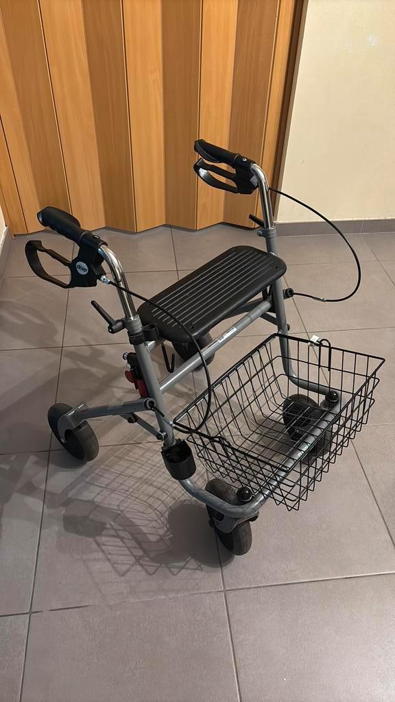 Drive Rollator Cristallo avec panier et siège, Divers, Déambulateurs, Comme neuf, Poids léger, Pliable, Enlèvement