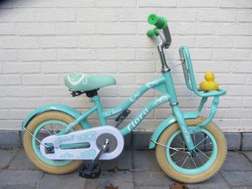 12.5 " meisje 2,5 - 4j , in prachtstaat, met zijwieltjes beschikbaar voor biedingen