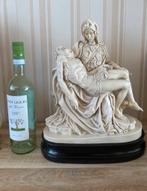 Grote piëta van Santini in “marble resin”, Antiek en Kunst, Ophalen