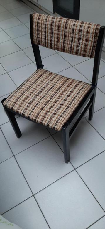 vintage stoelen beschikbaar voor biedingen