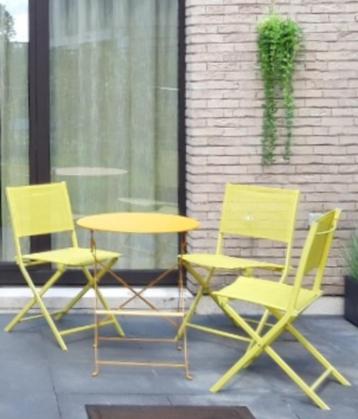 4 gele inklapbare tuinstoelen beschikbaar voor biedingen