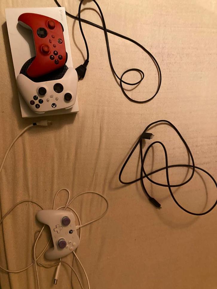 Xbox series s + 2 default controllers + gamesir g7 se, Games en Spelcomputers, Spelcomputers | Xbox Series X en S, Zo goed als nieuw
