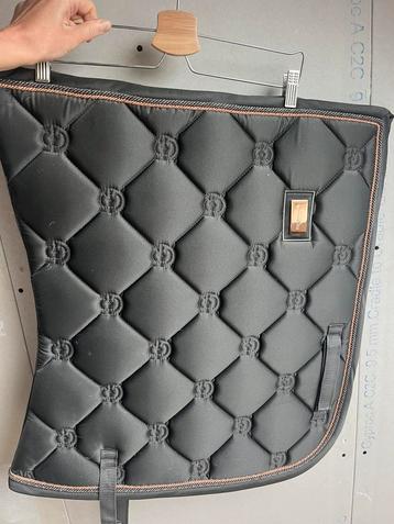 Equestrian Stockholm dark sky beschikbaar voor biedingen