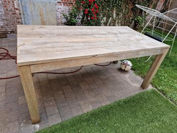 Tuintafel in teak beschikbaar voor biedingen
