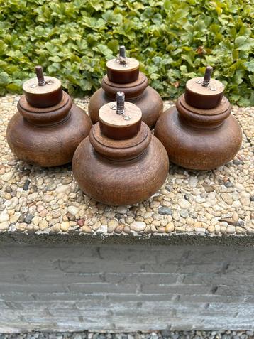 Houten meubelpoot beschikbaar voor biedingen
