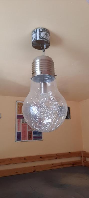 Lustre en verre et alu, en forme d’ampoule beschikbaar voor biedingen