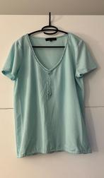 Lola & Liza lichtblauwe T-shirt met korte mouwen en ketting, Kleding | Dames, T-shirts, Maat 42/44 (L), Ophalen of Verzenden, Zo goed als nieuw