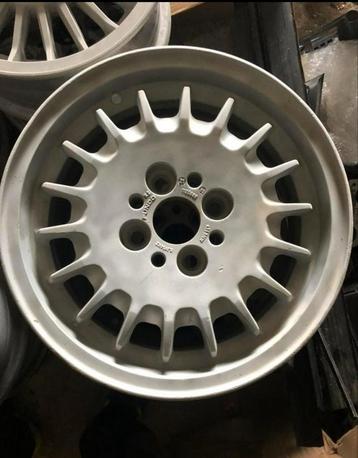 Plusieurs sets de jantes Bmw E30 beschikbaar voor biedingen