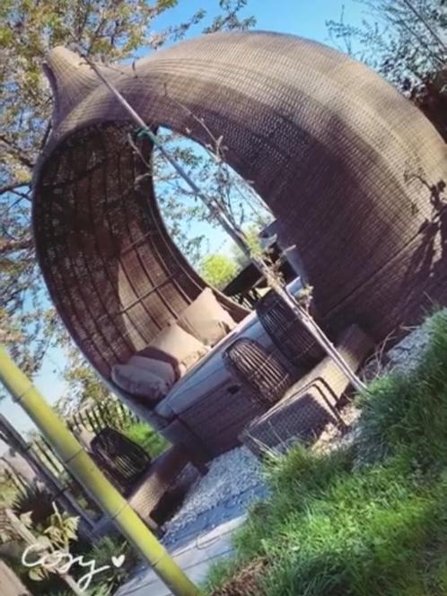 Exclusieve lounge cocon met zo goed als nieuwe kussens, Tuin en Terras, Tuinbanken, Zo goed als nieuw, Wicker, Ophalen