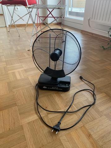 Antenne intérieure FM / VHF / UHF / HD-TV / TNT avec amplif