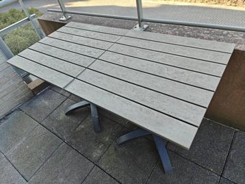 Tafels en stoelen voor buiten — alleen afhalen beschikbaar voor biedingen