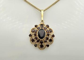 Antieke gouden hanger met granaat. 2025/758. beschikbaar voor biedingen
