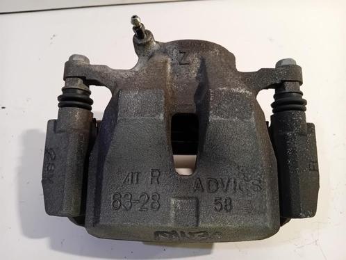 REMKLAUW RECHTS VOOR Toyota Prius Plus (ZVW4) (01-2011/-), Auto-onderdelen, Remmen en Aandrijving, Toyota, Gebruikt
